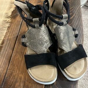 Women’s sandals